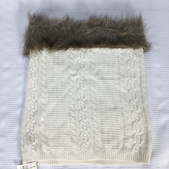 Talbots Accessories - NWT Talbots Cable Knit Ivory Scarf with Faux Fur.‎